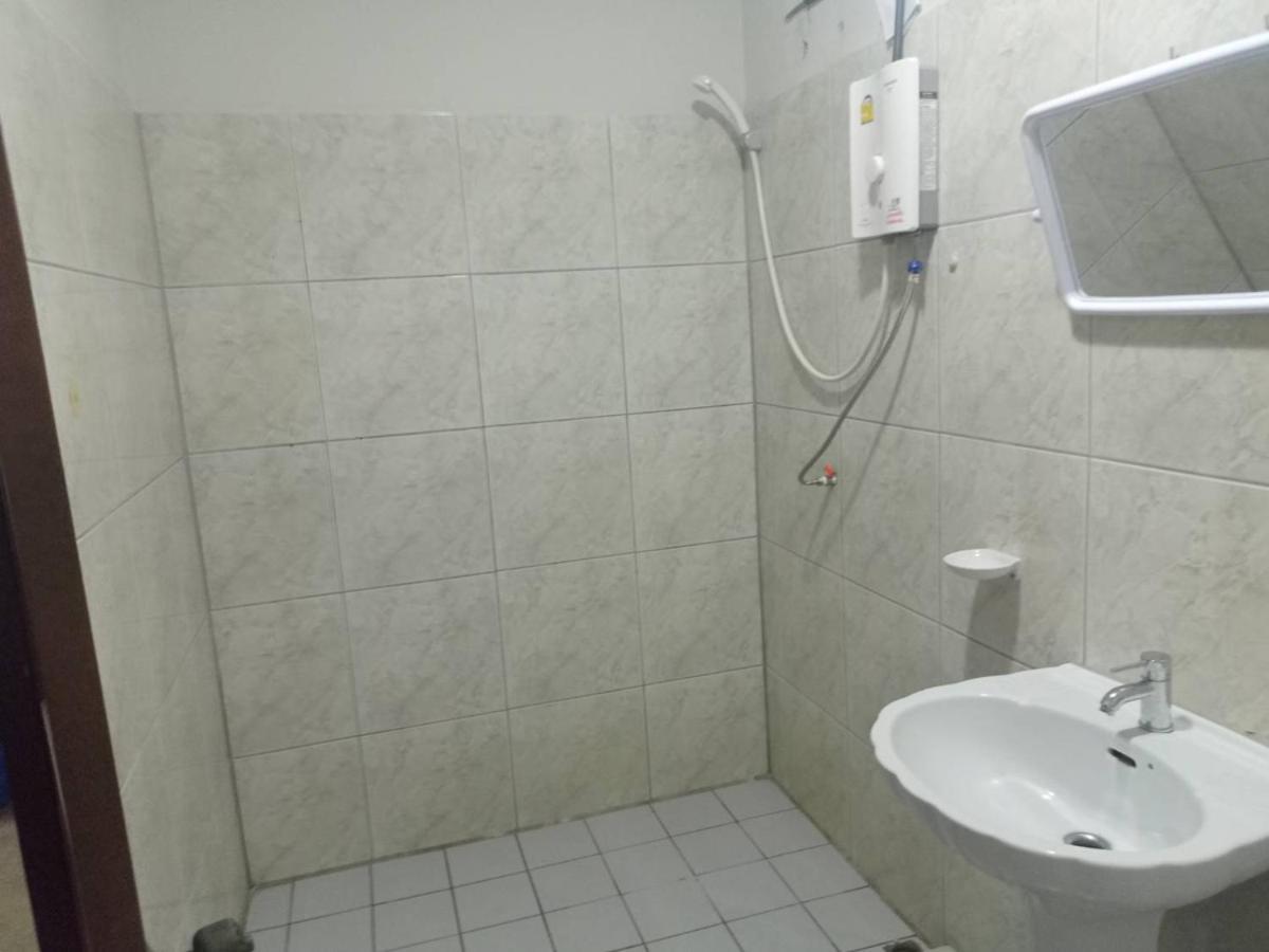 Pluemchai Guesthouse Bãi biển Jomtien Ngoại thất bức ảnh