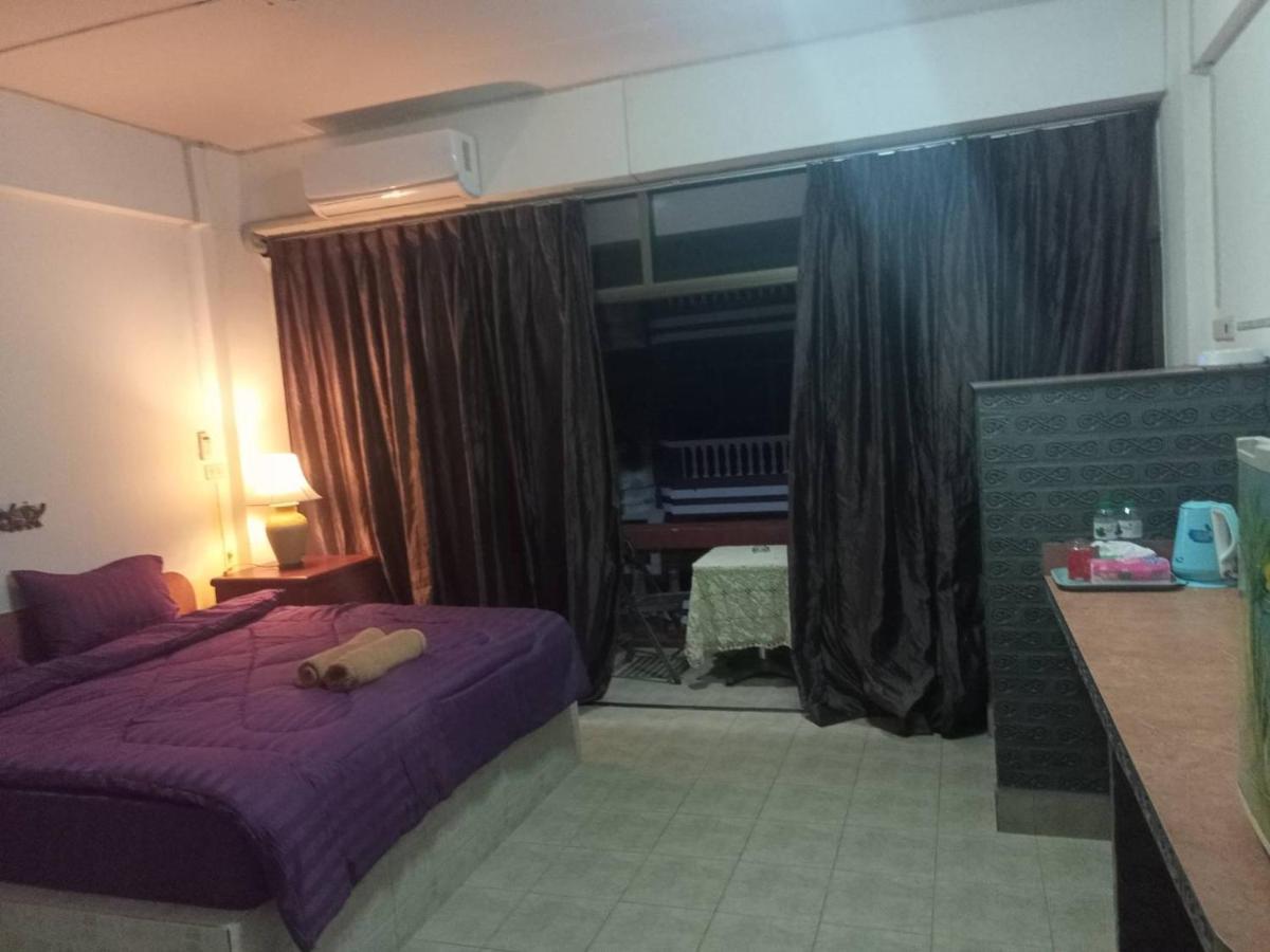 Pluemchai Guesthouse Bãi biển Jomtien Ngoại thất bức ảnh