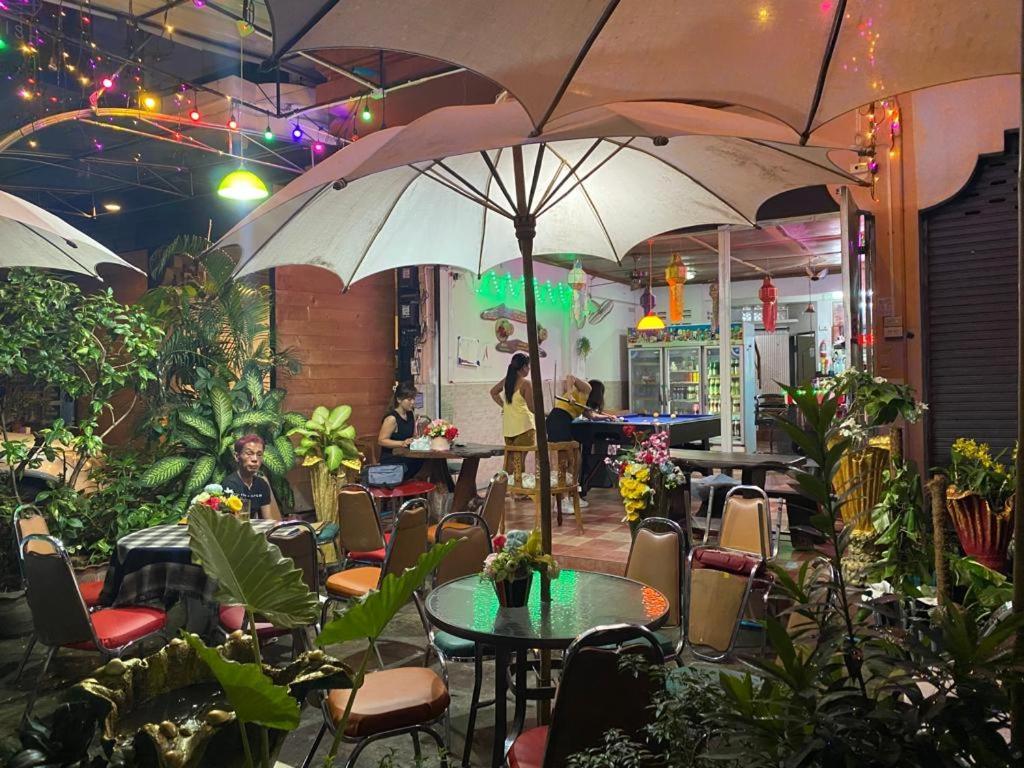Pluemchai Guesthouse Bãi biển Jomtien Ngoại thất bức ảnh