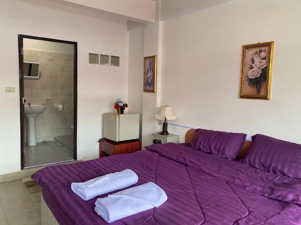 Pluemchai Guesthouse Bãi biển Jomtien Ngoại thất bức ảnh