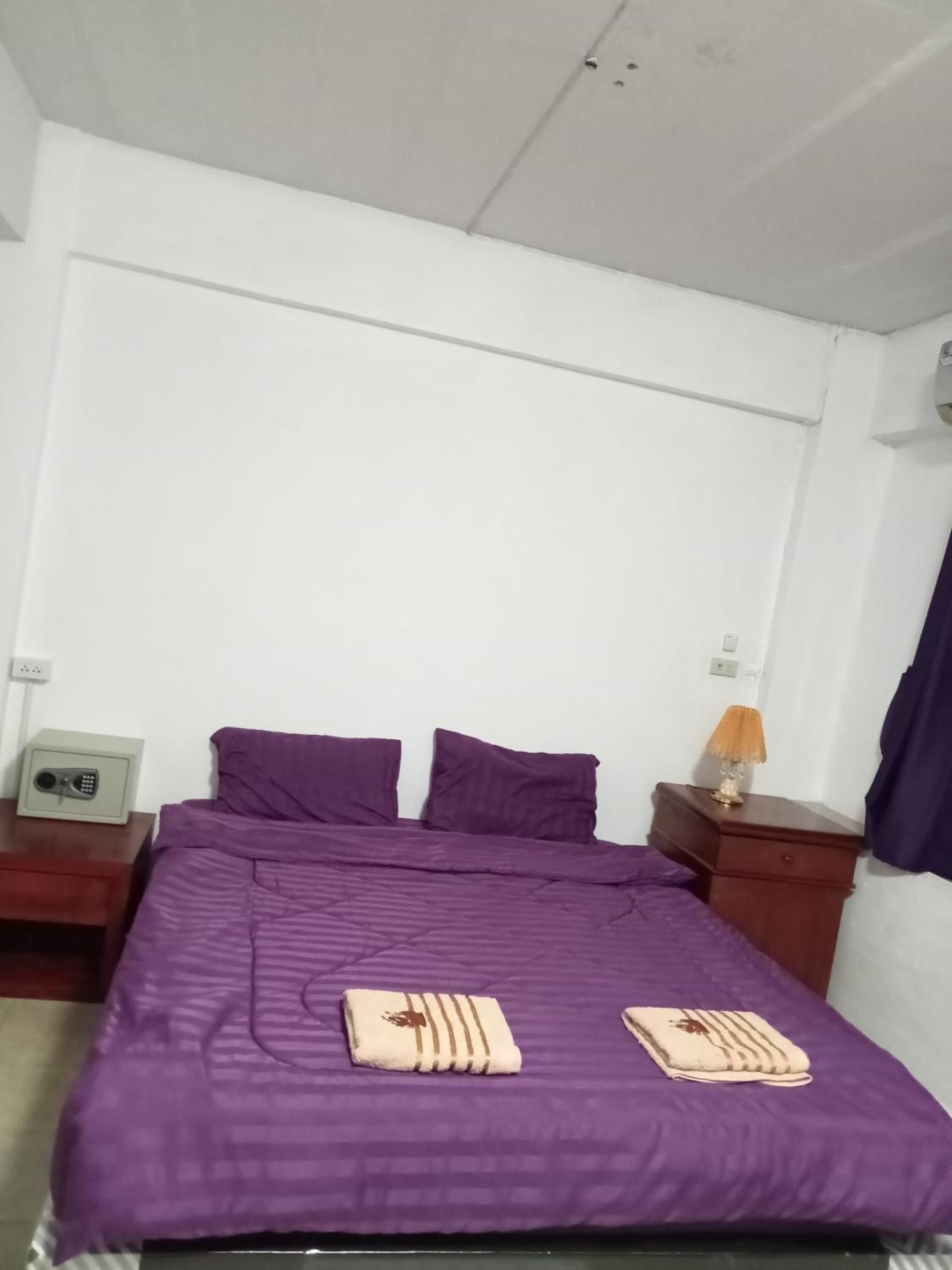 Pluemchai Guesthouse Bãi biển Jomtien Ngoại thất bức ảnh