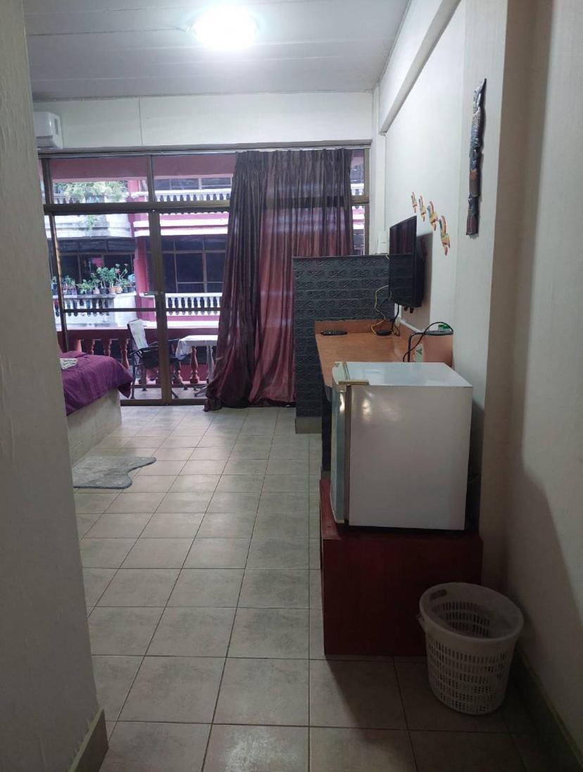 Pluemchai Guesthouse Bãi biển Jomtien Ngoại thất bức ảnh