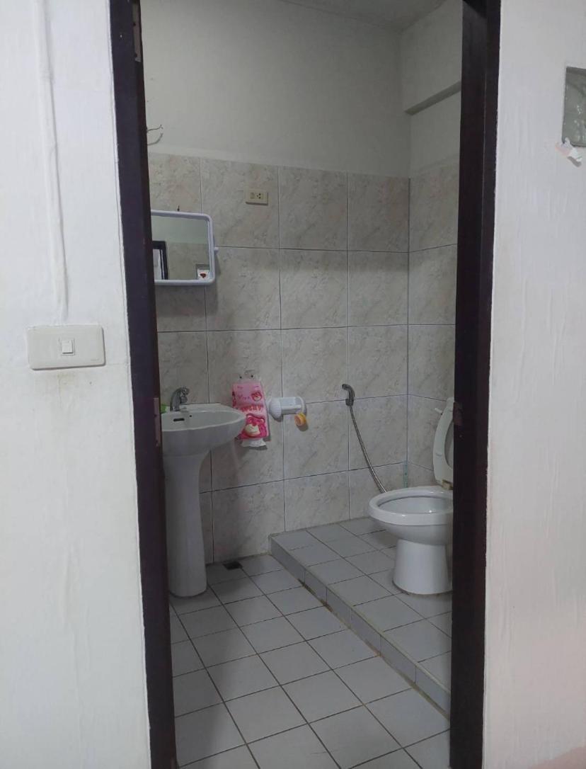 Pluemchai Guesthouse Bãi biển Jomtien Ngoại thất bức ảnh