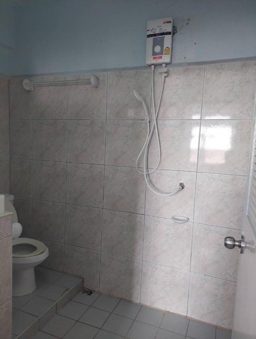 Pluemchai Guesthouse Bãi biển Jomtien Ngoại thất bức ảnh