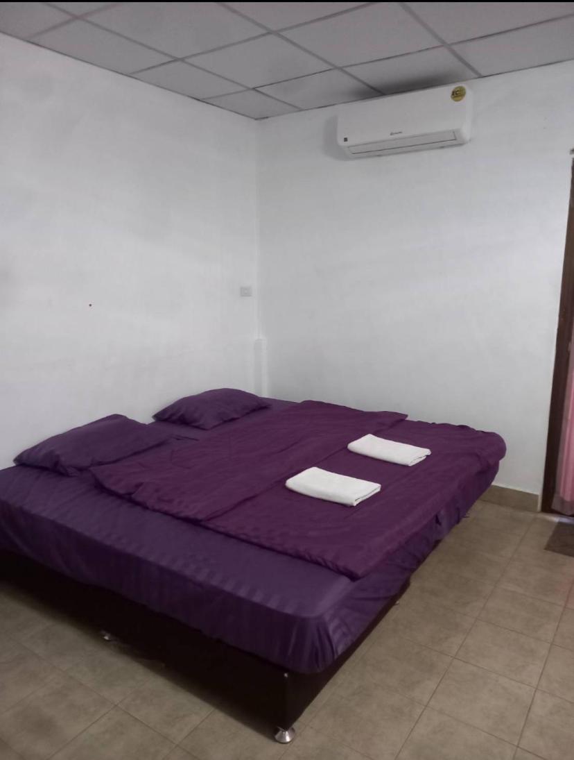 Pluemchai Guesthouse Bãi biển Jomtien Ngoại thất bức ảnh