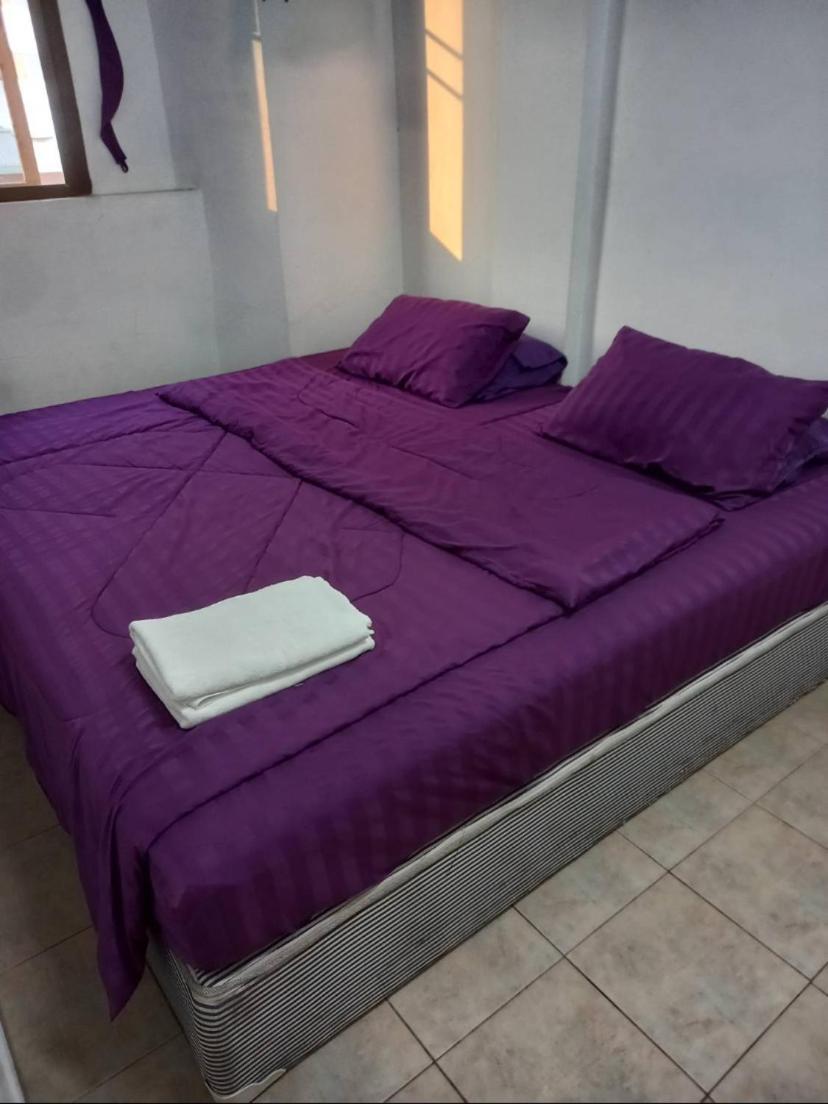 Pluemchai Guesthouse Bãi biển Jomtien Ngoại thất bức ảnh