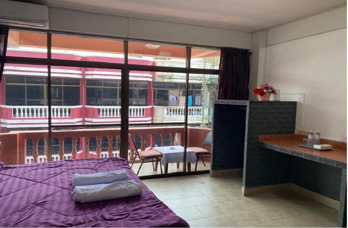 Pluemchai Guesthouse Bãi biển Jomtien Ngoại thất bức ảnh