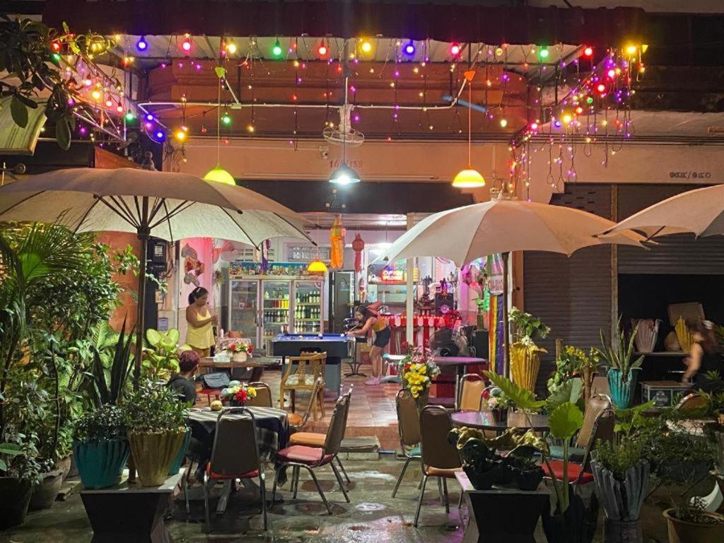 Pluemchai Guesthouse Bãi biển Jomtien Ngoại thất bức ảnh