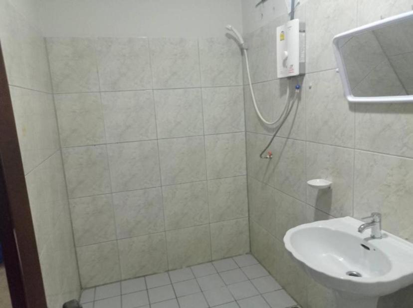 Pluemchai Guesthouse Bãi biển Jomtien Ngoại thất bức ảnh